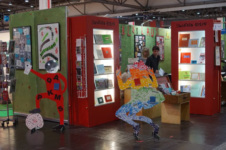 Bild: Am Stand des Bleilaus-Verlages auf der Leipziger Buchmesse 2018